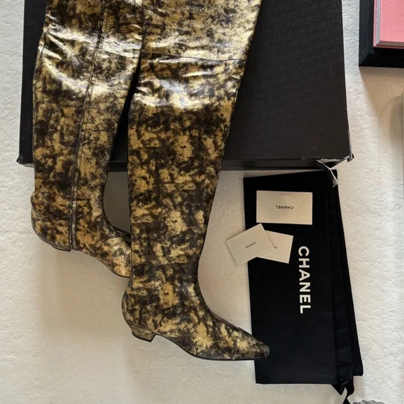 CHANEL BNIB AW 2018 Interlocking CC Logo thigh-high boots - Picture 10 of 16